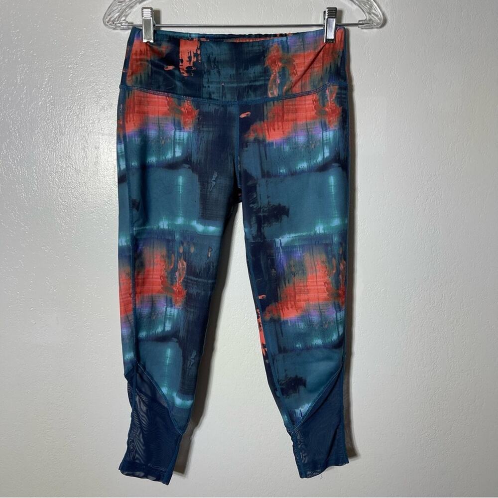 Pro Player, Capri Leggings. Size Small. In excellent condition! Mesh bottoms.